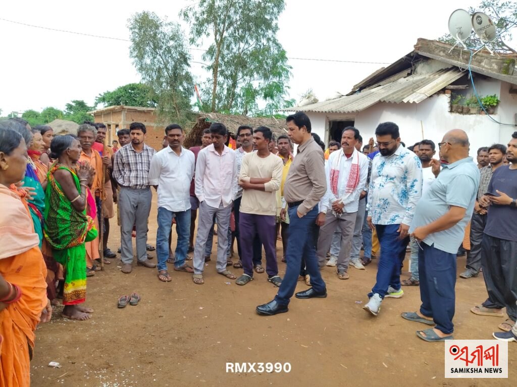 ଘାଟବାସୁଳୀ ଗ୍ରାମରେ ବର୍ଷାଜନିତ ପରିସ୍ଥିତିର ସ୍ଥିତି ସମୀକ୍ଷା କଲେ ନବରଙ୍ଗପୁର ଜିଲ୍ଲାପାଳ: ଗ୍ରାମବାସୀଙ୍କ ସମସ୍ୟା ଶୁଣି ତ୍ୱରିତ ପଦକ୍ଷେପ ପାଇଁ ଅଧିକାରୀଙ୍କୁ ନିର୍ଦ୍ଦେଶ – ସମୀକ୍ଷା ଖବର