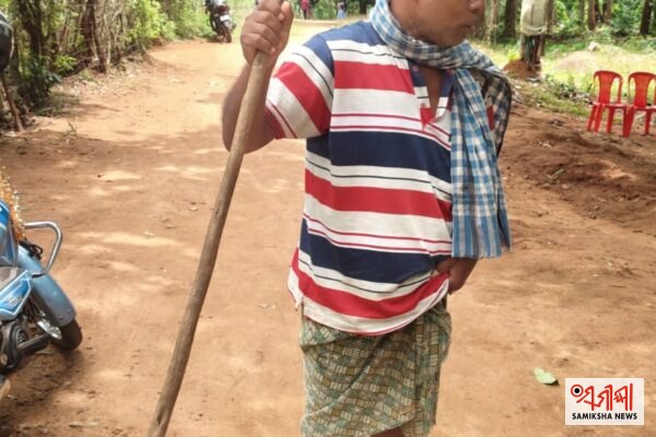 ସ୍ତ୍ରୀଙ୍କ ମୃତ୍ୟୁପରେ ଅସହାୟ ଉପେନ୍ଦ୍ର, ଚିକିତ୍ସା ଓ ଦିବ୍ୟାଙ୍ଗ ପ୍ରମାଣପତ୍ର ପାଇଁ ବାଧା ସାଜିଛି ଆର୍ଥିକ – ସମୀକ୍ଷା ଖବର