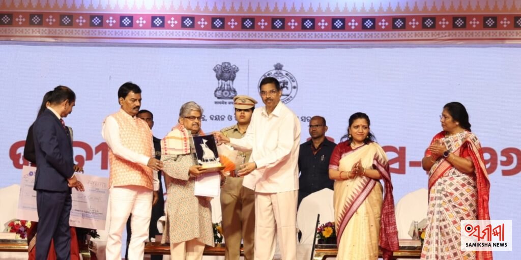 ଜାତୀୟ ହସ୍ତତନ୍ତ ଦିବସରେ ବରଗଡ଼ର ସଫଳତା: ରାଜ୍ୟସ୍ତରୀୟ ୧୦ଟି ହସ୍ତତନ୍ତ ପୁରସ୍କାର ମଧ୍ୟରୁ ବରଗଡ଼ ଜିଲ୍ଲାର ୯ଜଣ ବୁଣାକାର ସମ୍ମାନିତ – ସମୀକ୍ଷା ଖବର