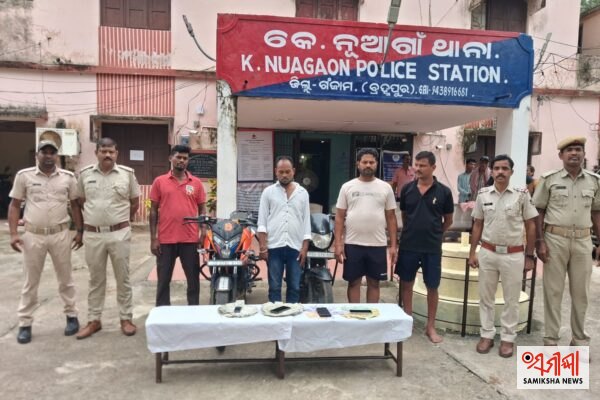 ଜୁଆ ଆଡ୍ଡା ଚଢାଉ ରେ ୬୩,୧୭୦ ଟଙ୍କା ସହ ତିନି ଗିରଫ ଏବଂ ଦୁଇ ବାଇକ୍‌ ଜବତ – ସମୀକ୍ଷା ଖବର