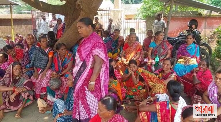 ବେଆଇନ ଦେଶୀ ମଦ କାରବାର ବିରୋଧରେ ମହିଳାଙ୍କ ଥାନା ଘେରାଉ : କିଆକଟା ଥାନା ଘେରାଉ କଲେ ଶତାଧିକ ମହିଳା, ମଦ ବନ୍ଦ ନହେଲେ ଆଗକୁ ରାଜରାସ୍ତାକୁ ଓହ୍ଲାଇବାକୁ ଚେତାବନୀ