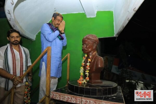 ସାଲେପୁରସ୍ଥିତ କୁଆଁପାଳ ଛକରେ ମାନ୍ୟବର ପୂର୍ବତନ କେନ୍ଦ୍ରମନ୍ତ୍ରୀ ଏବଂ ସାଂସଦ ଶ୍ରୀ ଧର୍ମେନ୍ଦ୍ର ପ୍ରଧାନ ମହୋଦୟ ଉତ୍କଳ ଗୌରବ ମଧୁସୂଦନ ଦାସଙ୍କ ପ୍ରତିମୂର୍ତ୍ତିରେ ମାଲ୍ୟାର୍ପଣ – ସମୀକ୍ଷା ଖବର