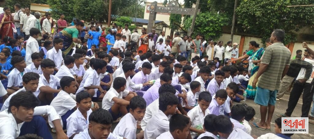 ରାଜରାସ୍ତାରେ ଛାତ୍ରଛାତ୍ରୀ – ସମୀକ୍ଷା ଖବର