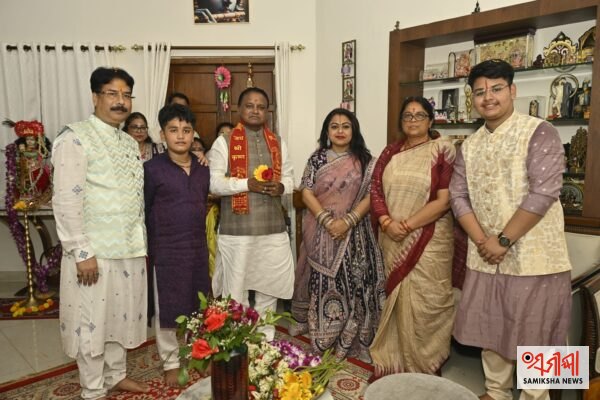 ନଗର ଉନ୍ନୟନ ମନ୍ତ୍ରୀଙ୍କ ବାସଭବନରେ ଅନୁଷ୍ଠିତ ଜନ୍ମାଷ୍ଟମୀ ଉତ୍ସବରେ ଯୋଗଦେଲେ ମୁଖ୍ୟମନ୍ତ୍ରୀ – ସମୀକ୍ଷା ଖବର
