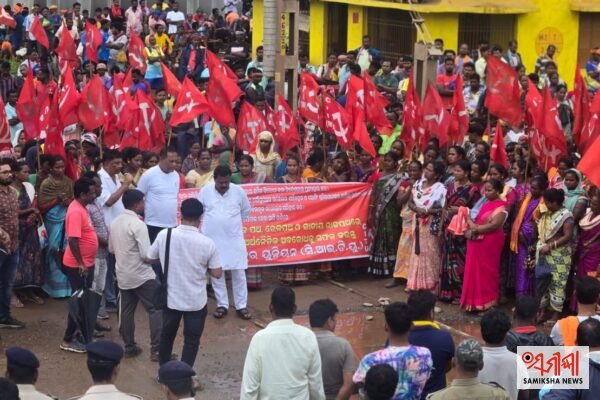 କର୍ପୋରେଟ୍ ଲୁଟ୍ ବିରୋଧରେ କୋଇଡ଼ା ବ୍ଲକ୍‌ରେ ଖଣି ଶ୍ରମିକଙ୍କ ବିଶାଳ ପ୍ରତିବାଦ ଓ ଅର୍ଥନୈତିକ ଅବରୋଧ – ସମୀକ୍ଷା ଖବର