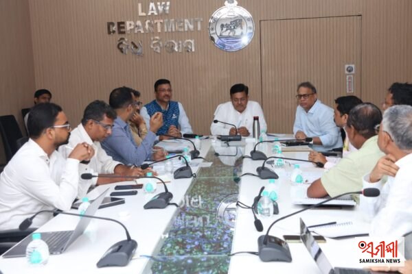 ଶ୍ରୀଜଗନ୍ନାଥ ଜମି ବନ୍ଦୋବସ୍ତ ଓ ଇ-ପୋର୍ଟାଲର ଉପଯୋଗ ନେଇ ମନ୍ତ୍ରୀ ପୃଥ୍ୱୀରାଜ ହରିଚନ୍ଦନଙ୍କ ସମୀକ୍ଷା – ସମୀକ୍ଷା ଖବର