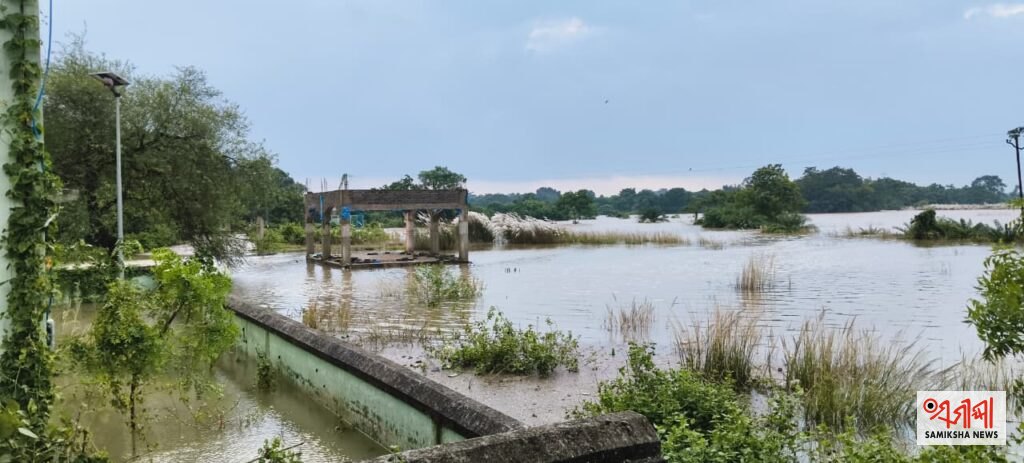 ମୟୂରଭଞ୍ଜ ବନ୍ୟା ପରିସ୍ଥିତି ଗମ୍ଭୀର, ବନ୍ୟାପାଣି ଘେରରେ ନଦୀକଡ଼ ବାସୀ – ସମୀକ୍ଷା ଖବର