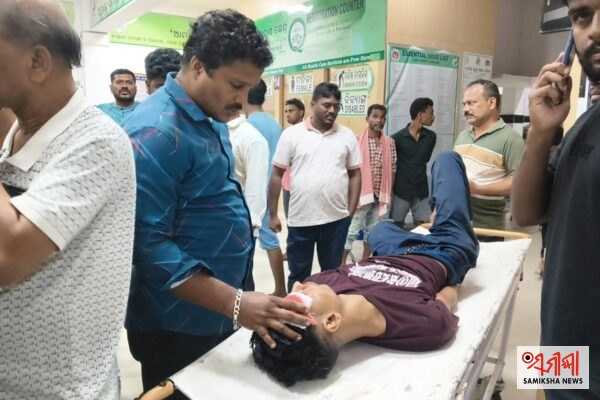 ଚିକିଟୀ : ବୁଲେଟ୍‌-ସ୍କୁଟି ମୁହାଁ ମୁହିଁ ଧକ୍କା, ୪ ଗୁରୁତର ଆହତ – ସମୀକ୍ଷା ଖବର