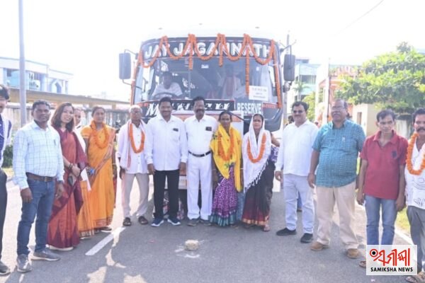ବରିଷ୍ଠ ନାଗରିକ ତୀର୍ଥଯାତ୍ରା ଯୋଜନାରେ ଅଯୋଧ୍ୟା-ବାରାଣସୀ ଗସ୍ତ: ଜିଲ୍ଲା ପରିଷଦ ଅଧ୍ୟକ୍ଷା ସବୁଜ ପତାକା ଦେଖାଇ କଲେ ଶୁଭାରମ୍ଭ – ସମୀକ୍ଷା ଖବର
