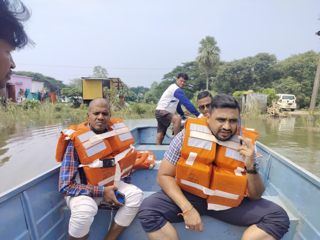 ବର୍ଷାଜଳରେ ବୁଡ଼ିଲା ହୀରିମୂଳକୁ ସଂଯୋଗ କରୁଥିବା ରାସ୍ତା ; ଯାତାୟାତ ପାଇଁ ବୋଟ ଭରସା , ବିଡ଼ିଓ ଓ ଏବିଡ଼ିଓଙ୍କ ସ୍ଥିତି ଅନୁଧ୍ୟାନ – ସମୀକ୍ଷା
