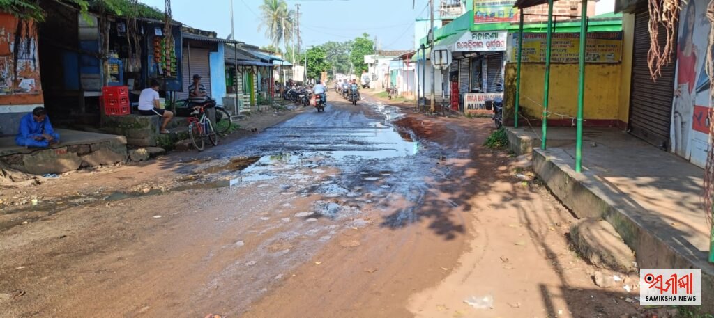ଖୋରଧା:ରାସ୍ତା ଉପରେ ଆବର୍ଜନା ପାଣି, ବଢୁଛି ଦୁର୍ଦ୍ଦଶା, ଘରର ଶୌଚାଳୟ ପାଣି ଡ୍ରେନକୁ ସଂଯୋଗ ନେଇ ଅଭିଯୋଗ – ସମୀକ୍ଷା ଖବର
