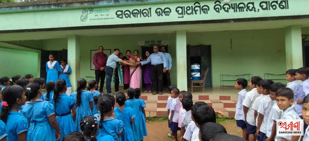 ପାଟଣା ସରକାରୀ ଉଚ୍ଚ ପ୍ରାଥମିକ ବିଦ୍ୟାଳୟରେ ନୂତନ ପ୍ରଧାନ ଶିକ୍ଷୟିତ୍ରୀଙ୍କୁ ସ୍ୱାଗତ ସମ୍ବର୍ଦ୍ଧନା – ସମୀକ୍ଷା ଖବର
