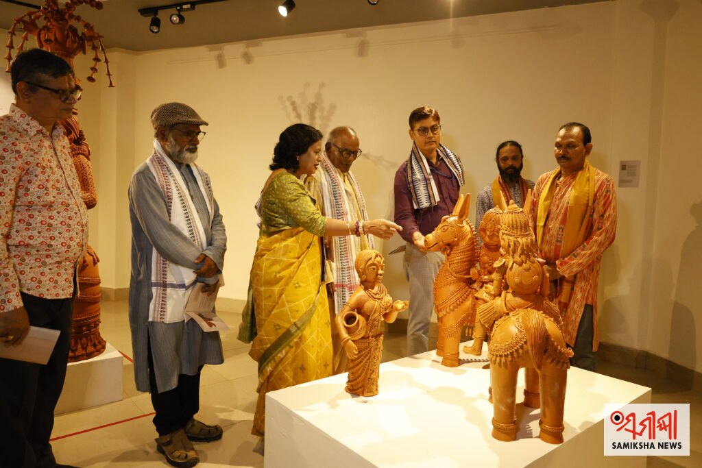 “ଦ କ୍ଲେ କଣ୍ଟିନ୍ୟୁଅମ ” ଟେରାକୋଟା ପ୍ରଦର୍ଶନୀ ଉଦ୍ଘାଟିତ: ପାରମ୍ପରିକ ଓ ସମସାମୟିକ ଶିଳ୍ପୀଙ୍କ ଅପୂର୍ବ ସମନ୍ୱୟ – ସମୀକ୍ଷା ଖବର