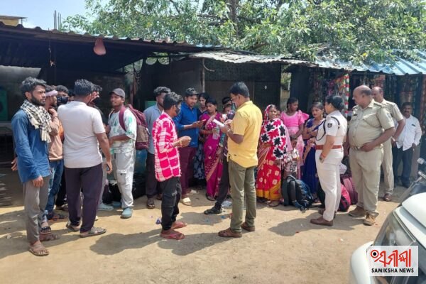 ଖଡ଼ିଆଳ ବସଷ୍ଟାଣ୍ଡରେ ଆନ୍ଧ୍ର ଯିବା ପୂର୍ବରୁ ୧୮ ଦାଦନ ଶ୍ରମିକଙ୍କ ସହ ୮ ଶିଶୁ ଙ୍କୁ ଖଡ଼ିଆଳ ପୋଲିସ ଦ୍ୱାରା ଉଦ୍ଧାର. – ସମୀକ୍ଷା ଖବର