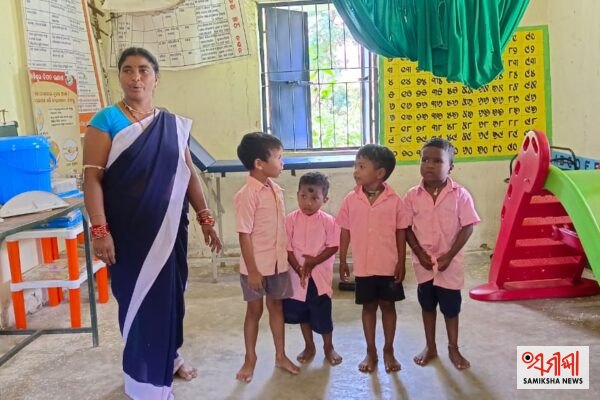 ଅଵ୍ୟବସ୍ଥା ଘେର ରେ ଅଙ୍ଗନବାଡି କେନ୍ଦ୍ର : ଜମାରୁ ଆସୁ ନାହାନ୍ତି ଦିଦି ଅଭିଯୋଗ କରିଛନ୍ତି ଗ୍ରାମ ବାସୀ – ସମୀକ୍ଷା ଖବର
