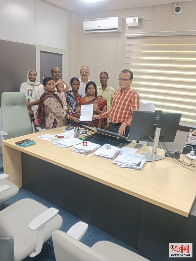 ଆଦିବାସୀଙ୍କୁ ଜଙ୍ଗଲ ଜମି ଆଇନରେ ଘରଡ଼ିହ ଓ ଜମି ପଟ୍ଟା ପ୍ରଦାନ ଦାବି ; ଜିଲ୍ଲାପାଳଙ୍କୁ ଦାବିପତ୍ର ଦେଲା ରାଷ୍ଟ୍ରୀୟ ଦଳିତ ମହାସଂଘ – ସମୀକ୍ଷା ଖବର