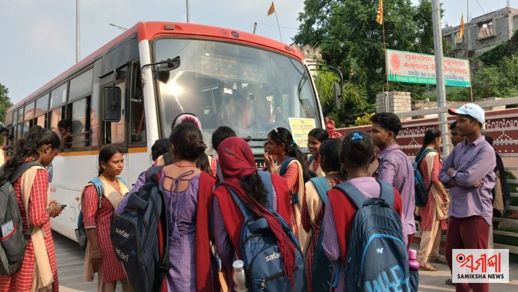ପରଜଙ୍ଗ: ମୋ ବସ୍ କୁ ଅଟକ ରଖି କଲେଜ ଛାତ୍ର ଛାତ୍ରୀଙ୍କ ଧାରଣା – ସମୀକ୍ଷା ଖବର