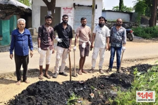 କୋମନା: ଗାଁର ଡ୍ରେନ ସଫା କରି ସ୍ୱଚ୍ଛତାର ବାର୍ତ୍ତା ଦେଲେ ସ୍ବେଛାସେବୀ – ସମୀକ୍ଷା ଖବର