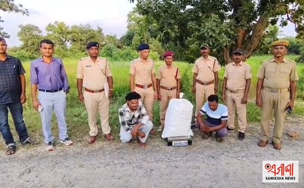 ୨୨ କେଜି ଗଞ୍ଜେଇ ଜବତ ତେଲେଙ୍ଗାନା ନମ୍ବର ଅଟୋ ସହ ୨ ଗିରଫ: କାଲିମେଳା ଥାନାରେ ଏନ୍‌ଡିପିଏସ୍‌ ମାମଲା ବାହାର ରାଜ୍ୟକୁ ଗଞ୍ଜେଇ ଚାଲାଣ ଅଭିଯୋଗ – ସମୀକ୍ଷା ଖବର