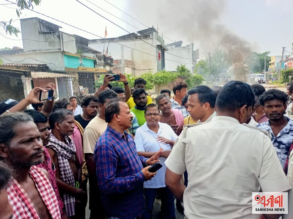 ଅଜଣା ବାଇକ ଧକ୍କା ରେ ବୃଦ୍ଧ ଗୁରୁତର :ଚିକିତ୍ସା ଓ କ୍ଷତି ପୂରଣ ଦାବିରେ ଟାୟାର ଜାଳି ରାସ୍ତା ଅବରୋଧ – ସମୀକ୍ଷା ଖବର