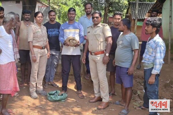 ଏମ୍‌ଭି-୫୩ ଗାଁରୁ ଉଦ୍ଧାର ହେଲା ବଜ୍ରକାପ୍ତା ,ବନ ବିଭାଗର ତତ୍ପରତା; ସୁସ୍ଥ ହେଲେ ପ୍ରାକୃତିକ ପରିବେଶରେ ଛଡ଼ାଯିବ – ସମୀକ୍ଷା ଖବର