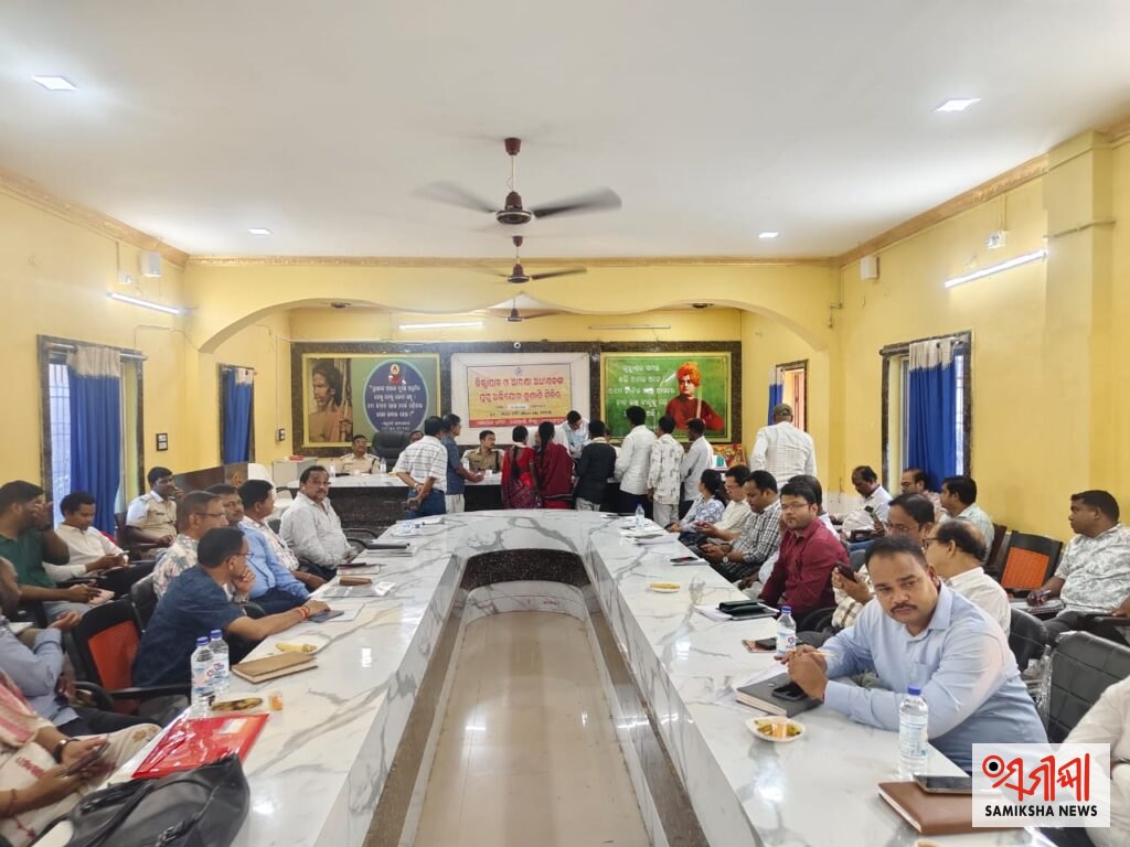 ଚନ୍ଦାହାଣ୍ଡି ବ୍ଲକ କାର୍ଯ୍ୟାଳୟରେ ଯୁଗ୍ମ ଜନ ଅଭିଯୋଗ ଶୁଣାଣି ଶିବିର ଅନୁଷ୍ଠିତ :୩୮ଟି ଅଭିଯୋଗ ଗ୍ରହଣ, ଗୋଟିଏ ଅଭିଯୋଗର ସ୍ଥଳରେ ତତ୍କାଳ ସମାଧାନ – ସମୀକ୍ଷା ଖବର