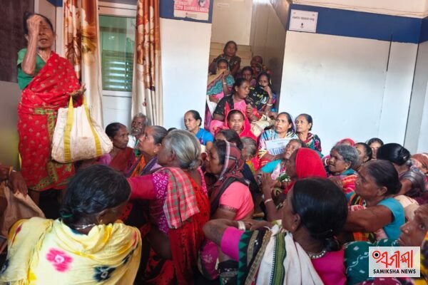 ପେନସନ ନ ମିଳିବାରୁ ହିତାଧୂକାରୀଙ୍କ ବ୍ଲକ ପରିସରରେ ଧାରଣା – ସମୀକ୍ଷା ଖବର