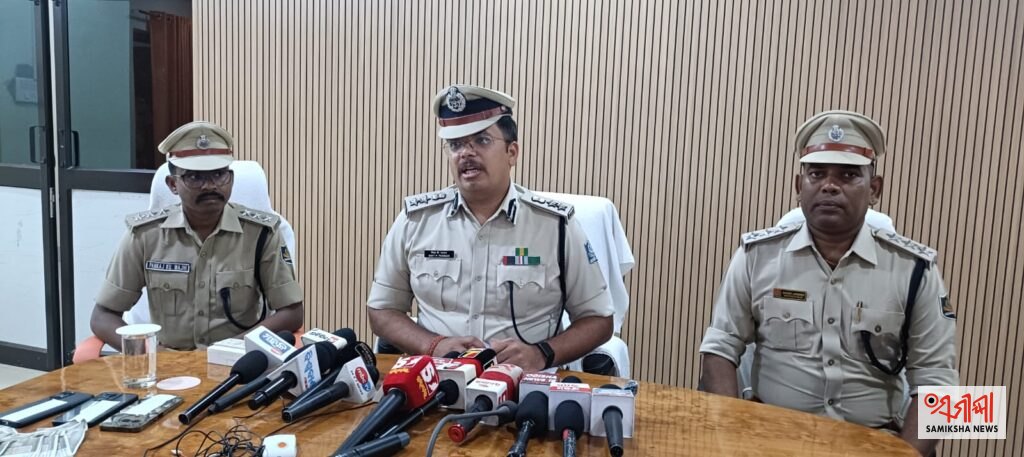 ଖୋରଧାରେ ଆନ୍ତଃଜିଲ୍ଲା ଗଞ୍ଜେଇ ଚାଲାଣ ନେଟୱlର୍କର ପର୍ଦ୍ଦାଫାସ; ୩ ଗିରଫ୪୨ କିଲୋ ଗଞ୍ଜେଇ ଜବତ – ସମୀକ୍ଷା ଖବର