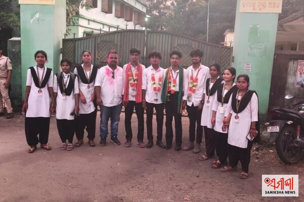 ଲହୁଣୀପଡ଼ା ଡିଗ୍ରୀ ମହାବିଦ୍ୟାଳୟ ଛାତ୍ର ସଂସଦ ନିର୍ବାଚନ ।ଏସଏଫଆଇ ସମର୍ଥିତ ପ୍ରାର୍ଥି ଙ୍କ ବାଜିମାତ – ସମୀକ୍ଷା ଖବର