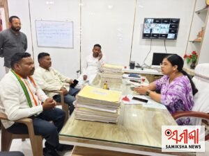 ପେନସନ ଟିଏ ପାଇଁ ୨୫ କିଲୋମିଟର ଖୁଡୁକ ରୁ ବ୍ଲକ ଅଫିସ ପର୍ଯ୍ୟନ୍ତ ସଂଘର୍ଷ