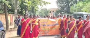 ବରଗଡ଼ରେ ଅଙ୍ଗନବାଡ଼ି କର୍ମୀଙ୍କ ବିଶାଳ ବିକ୍ଷୋଭ ୫୫ ବର୍ଷରେ ଛଟେଇ ନୀତିକୁ ଜୋରଦାର ବିରୋଧ