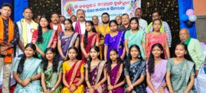 ପିଟାପରାରେ ରଙ୍ଗାରଙ୍ଗ ନୃତ୍ୟ ପ୍ରତିଯୋଗିତା, ବିଶିଷ୍ଟ ବ୍ୟକ୍ତି ସମ୍ମାନିତ